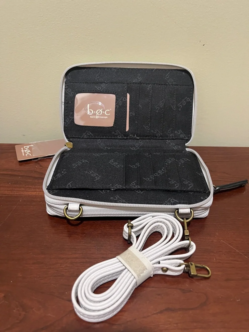 B.O.C White wristlet crossbody bag - Picture 2 of 5